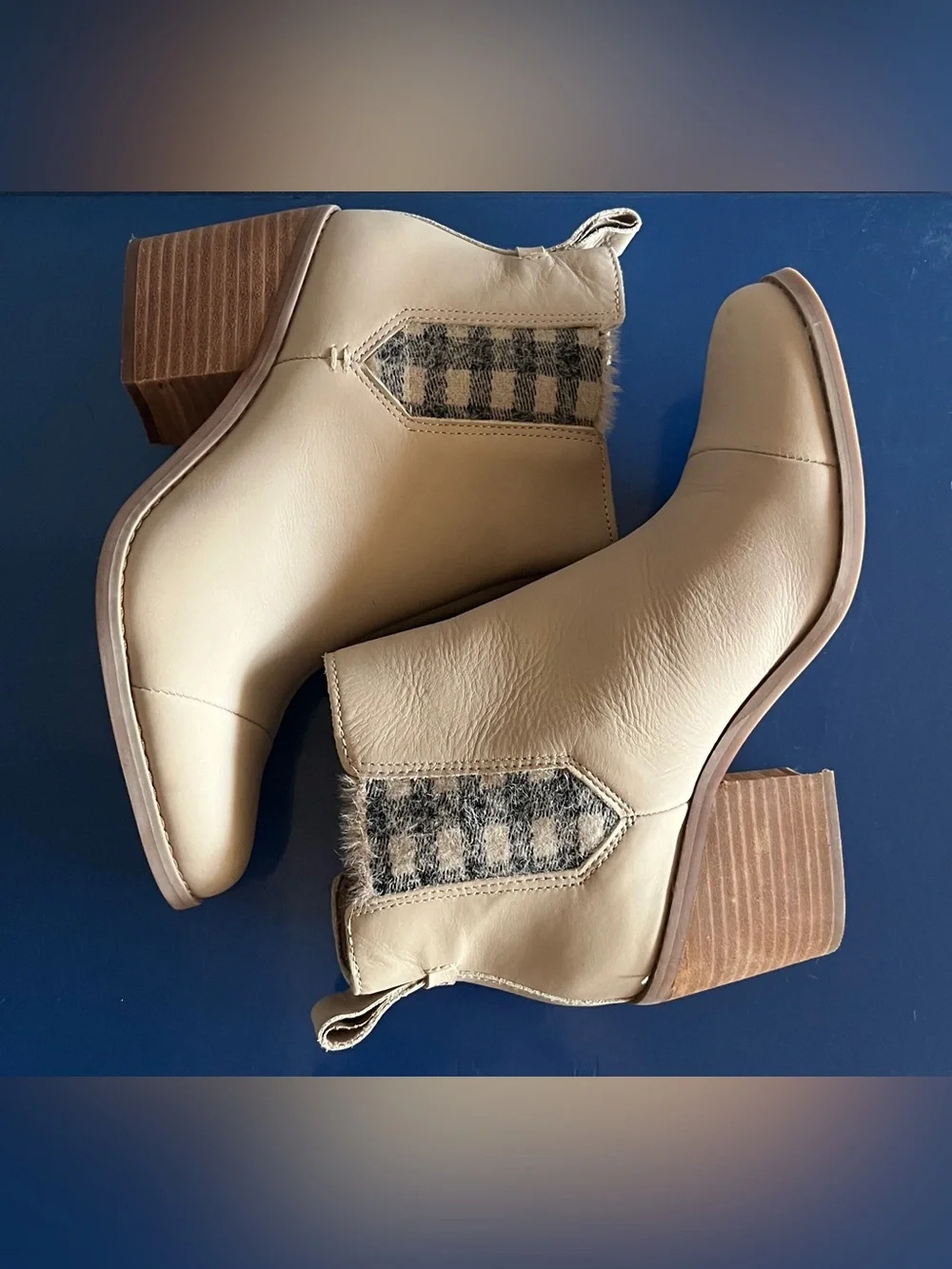 TOMS Everly booties feature  plaid panel and a comfortable block heel Sz.7